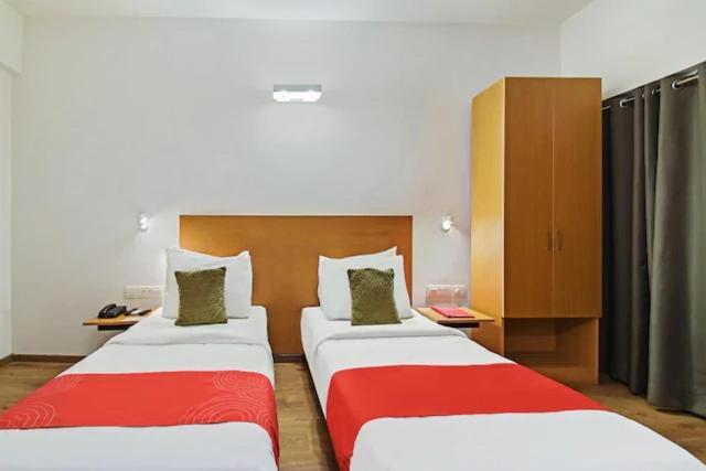 Kanak Beacon Hotel - Ashram Road Ahmedabad Exteriör bild