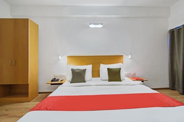 Kanak Beacon Hotel - Ashram Road Ahmedabad Exteriör bild