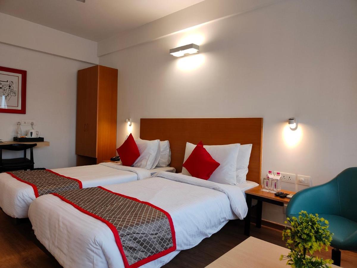 Kanak Beacon Hotel - Ashram Road Ahmedabad Exteriör bild