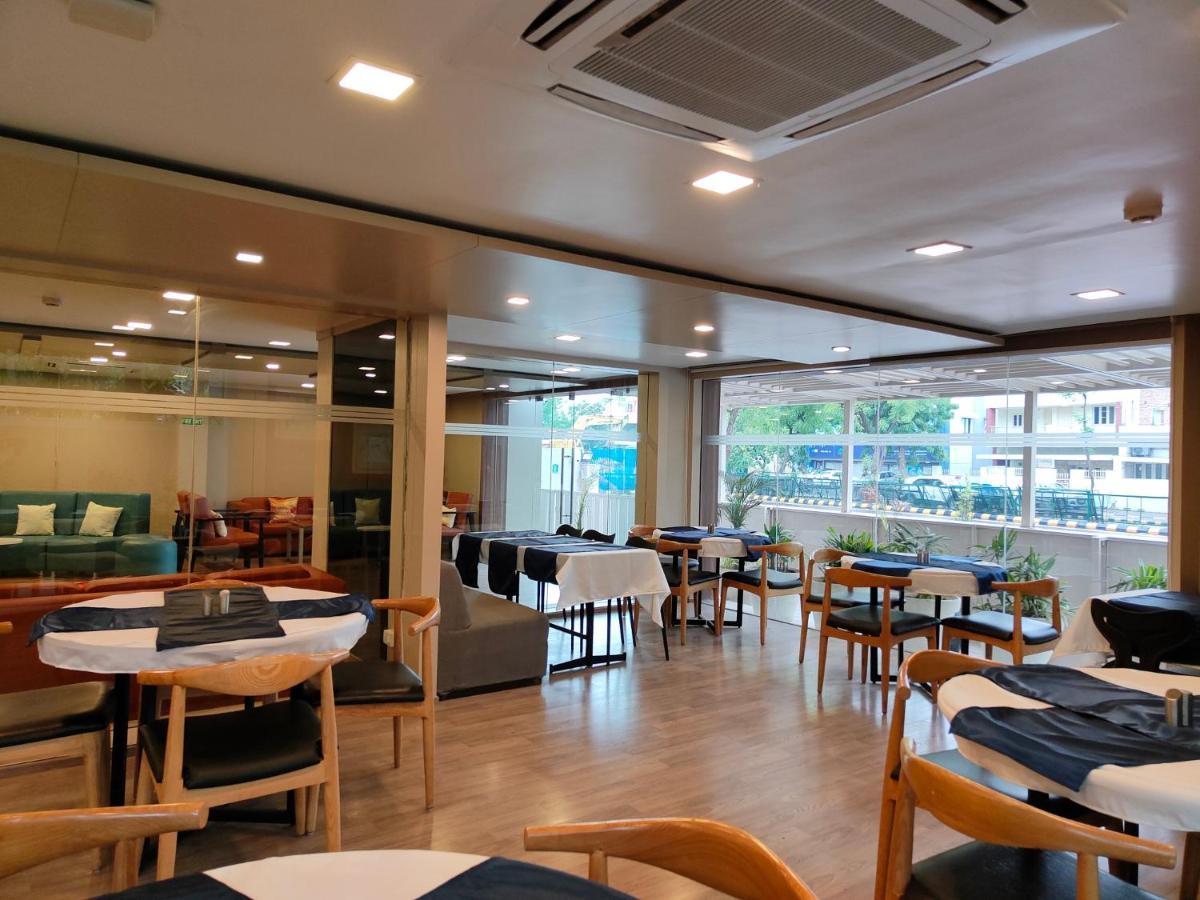 Kanak Beacon Hotel - Ashram Road Ahmedabad Exteriör bild